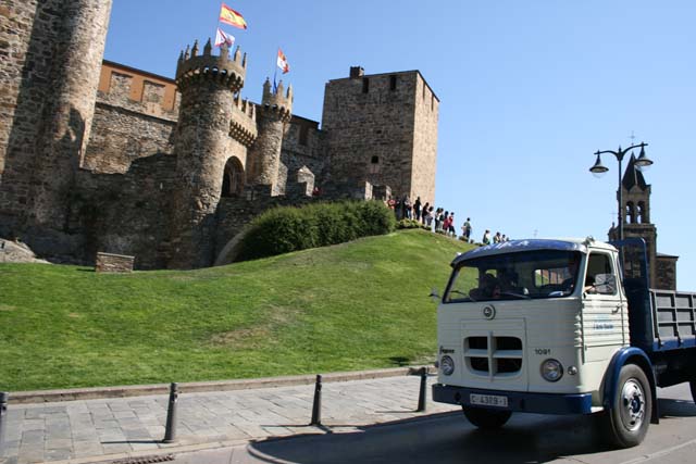 Este Pegaso Comet acudía a Ponferrada desde la población gallega de Carballo.